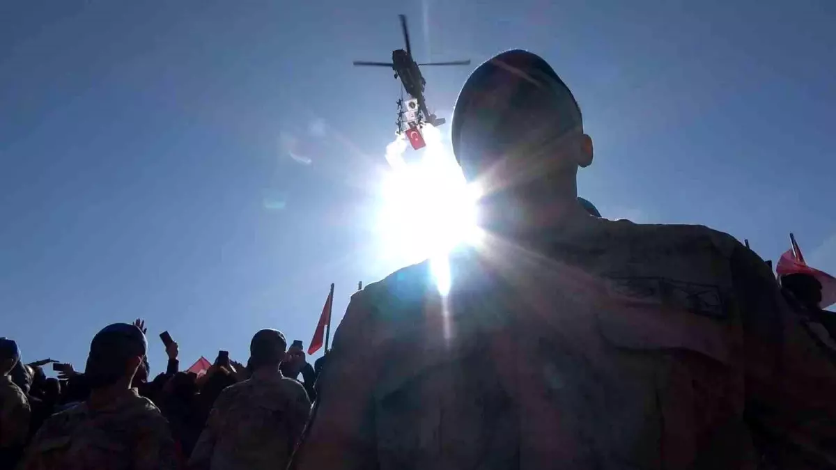 KIRIKKALE - Çelik Kanatlar ve Jandarma Mehteran Takımı gösteri sundu