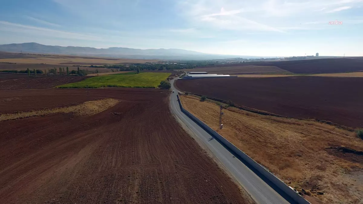 Kırşehir haberi! Kırşehir'de tarımsal alanlardaki yollar asfaltlanıyor