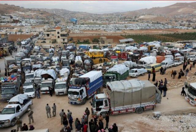 Lübnan, Suriyelileri göndermeye başladı! Yüzlerce sığınmacı bavullarıyla sınırı geçerek ülkelerine giriş yaptı Lübnan, Suriyelileri göndermeye başladı! Yüzlerce sığınmacı bavullarıyla sınırı geçerek ülkelerine giriş yaptı