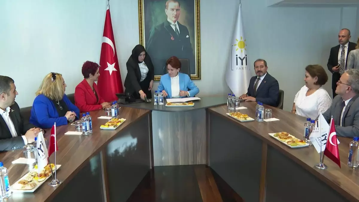 İYİ Parti Genel Başkanı Akşener, EYT Federasyonu Genel Başkanı Özüpak\'ı kabul etti