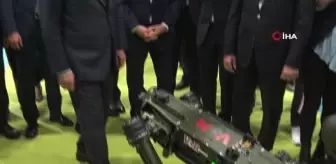 Milli Savunma Bakanı Akar ve İngiltereli mevkidaşı Wallace birlikte SAHA EXPO'yu gezdi
