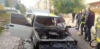 Seyir halindeki otomobil alev alev yandı