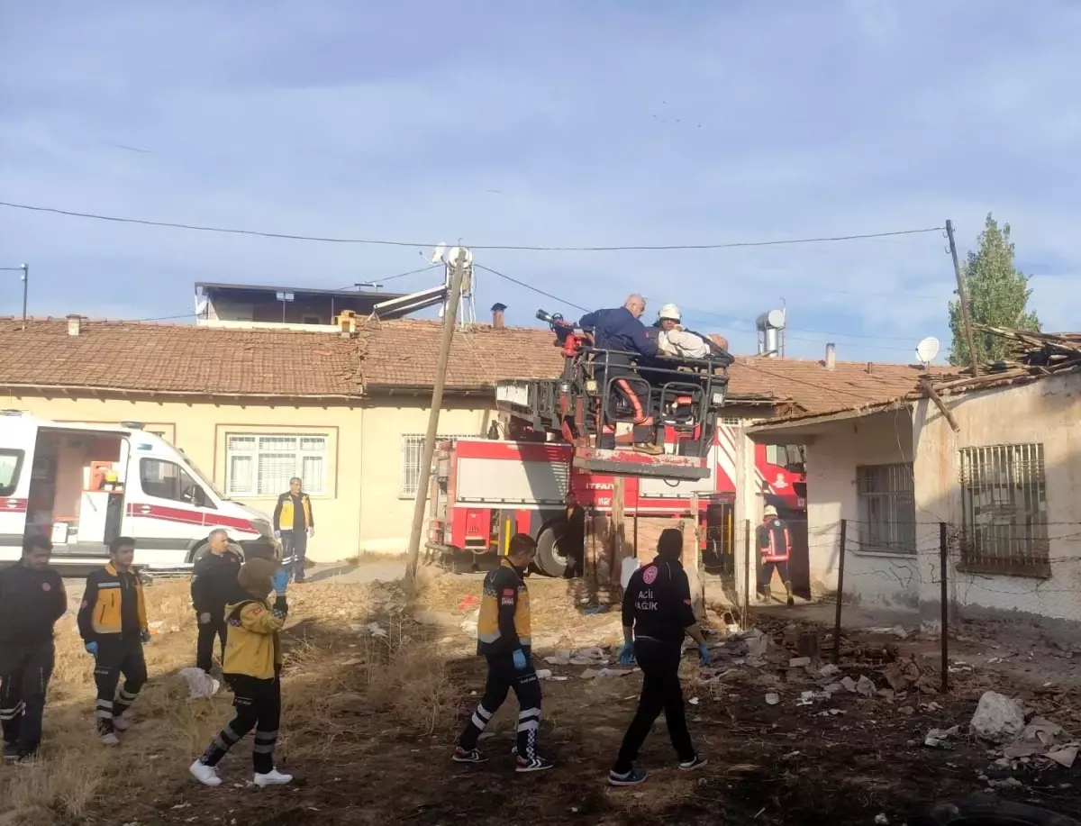 Son dakika haberi: Tadilat yaparken çatı çöktü: 1 yaralı