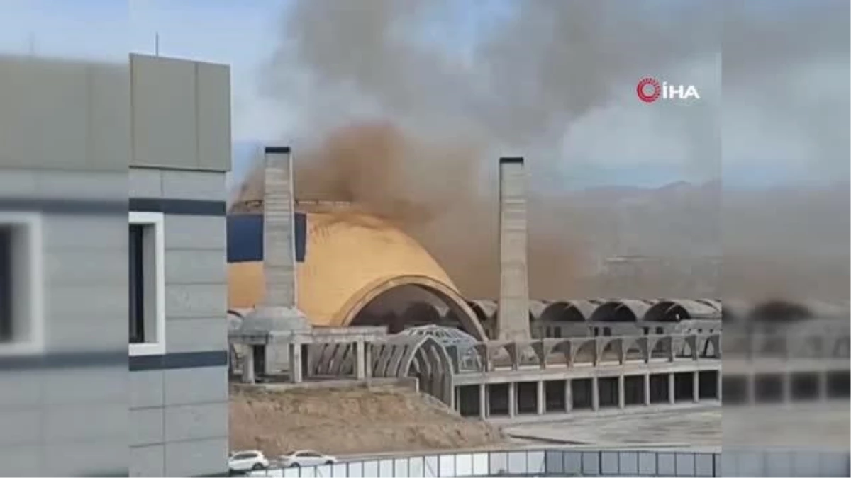 Tıbbiye Camii inşaatında bir hafta da ikinci kez yangın çıktı