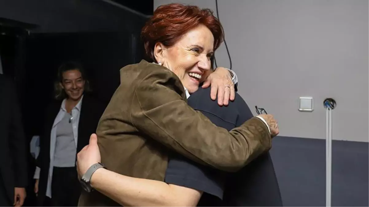 İYİ Parti lideri Meral Akşener, Kılıçdaroğlu\'nu eleştirdiği şakayla gündem olan komedyenin gösterisine gitti