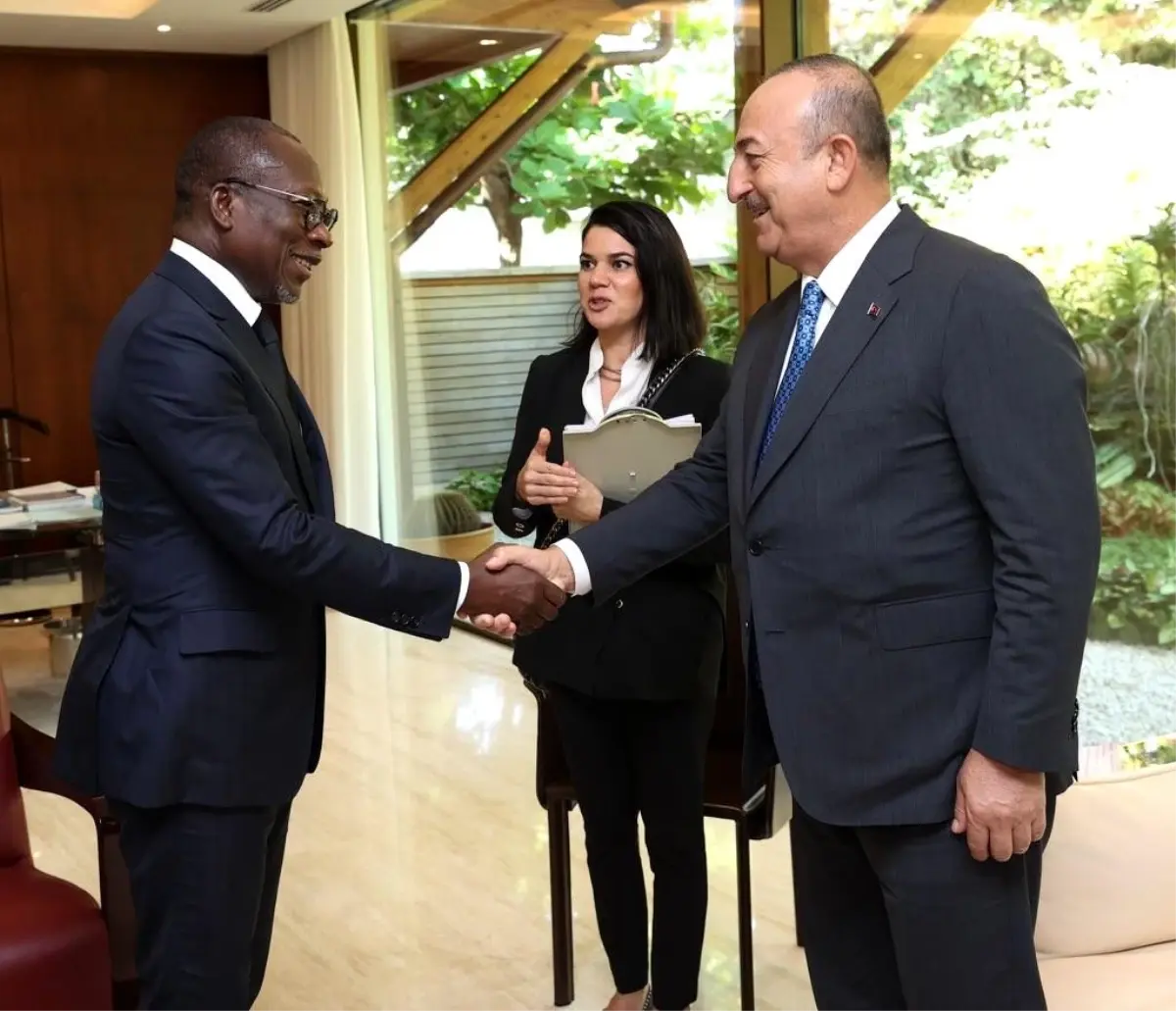 Bakan Çavuşoğlu, Benin Devlet Başkanı Talon ile bir araya geldi