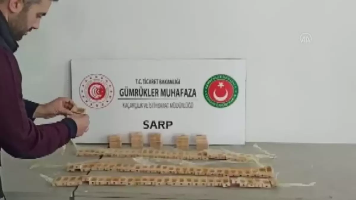 Beline ahşap küçük kutulardaki 1100 arıyı saklayan kişi gümrük kapısında yakalandı