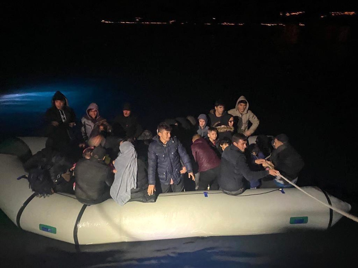 Çanakkale\'de 28 düzensiz göçmen kurtarıldı