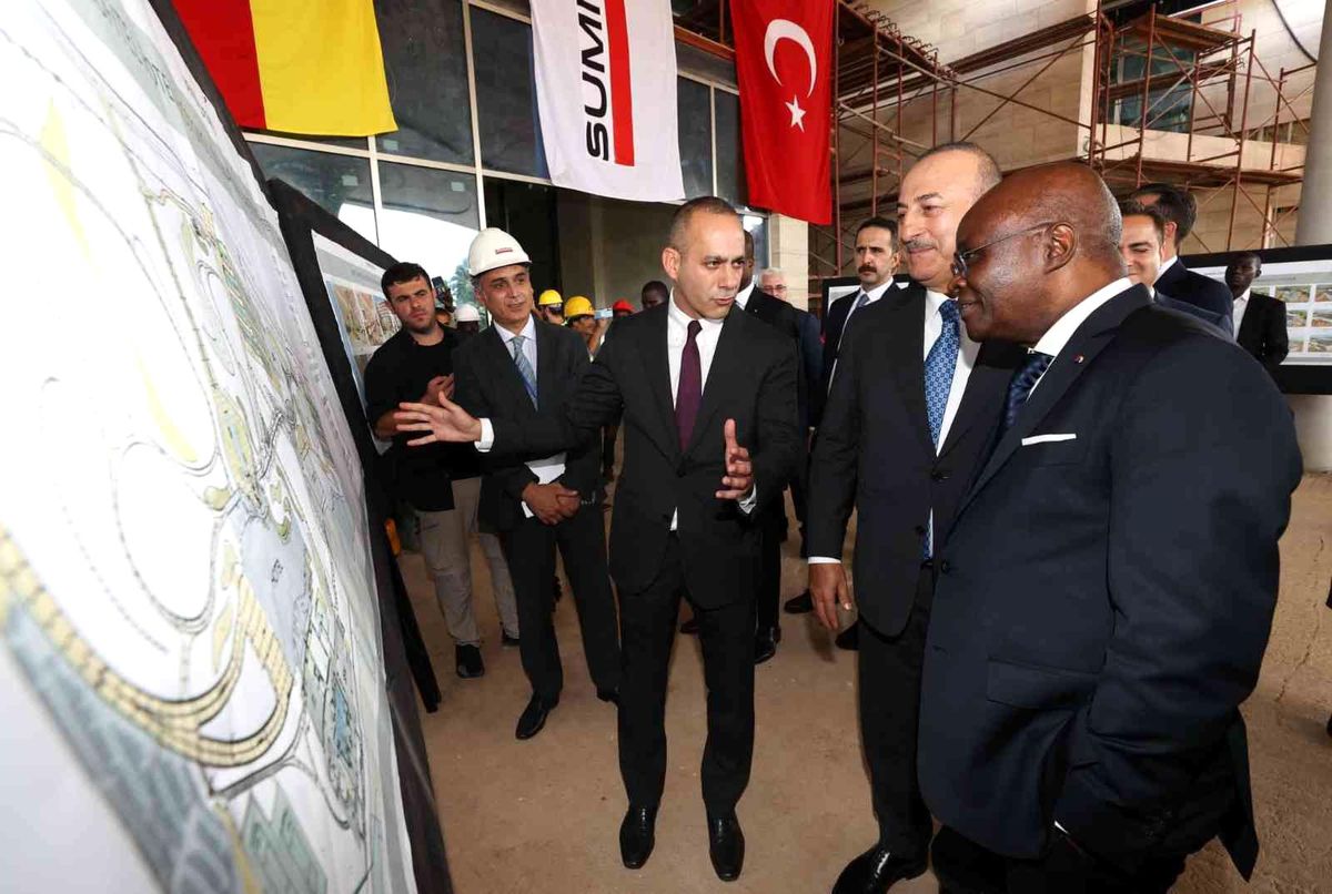 Bakan Çavuşoğlu, Benin\'de