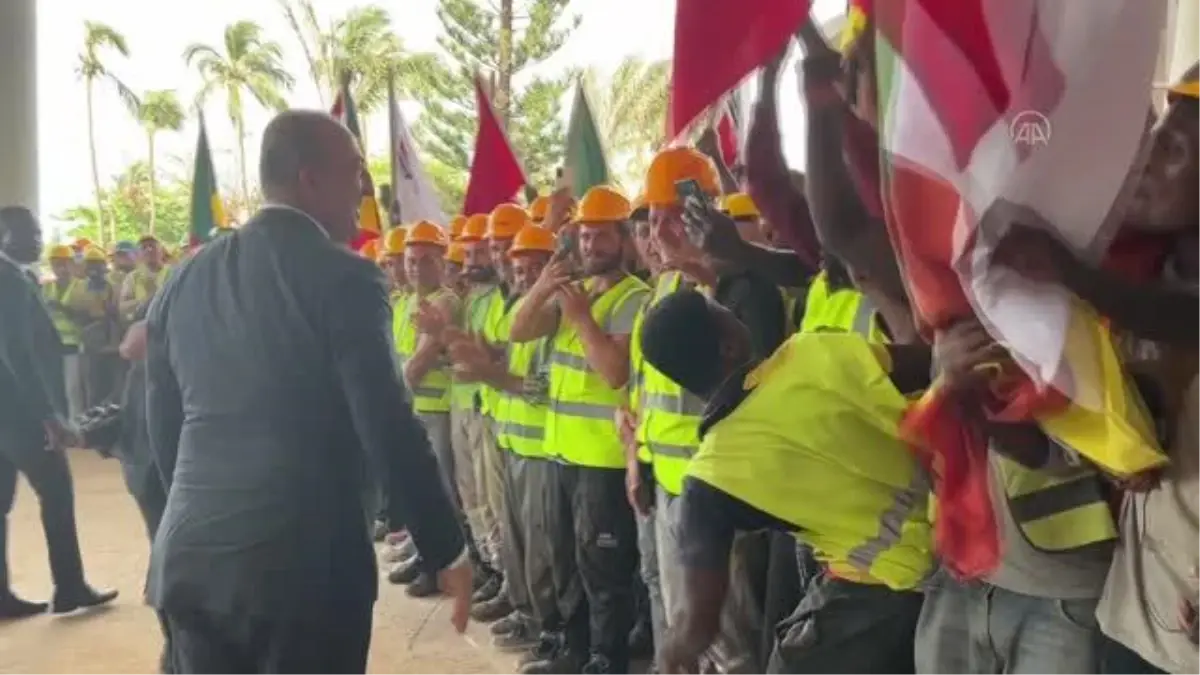 Dışişleri Bakanı Çavuşoğlu, Benin'de Türk şirketi Summa'ya ait şantiyeyi ziyaret etti