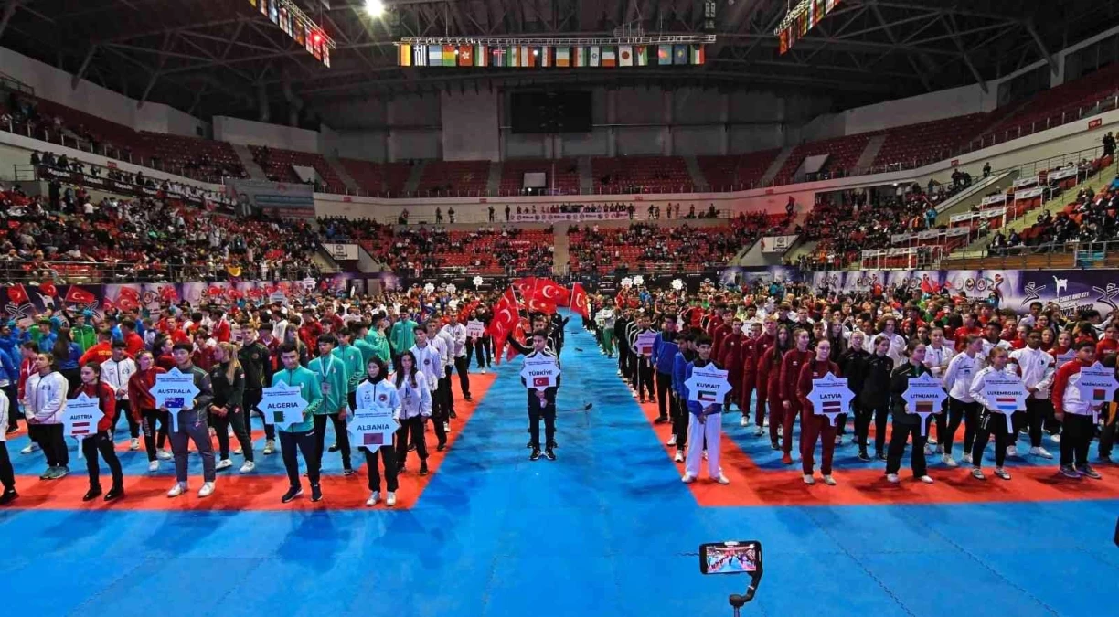 Dünya Ümit Genç U21 Karate Şampiyonası\'nın açılış seremonisi yapıldı