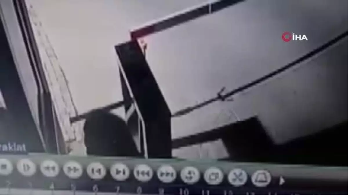 Evde başlayan şiddet asansörde devam etti... Baygın düşen kadını yerde sürükledi, tekmeledi, fotoğraflarını çekti