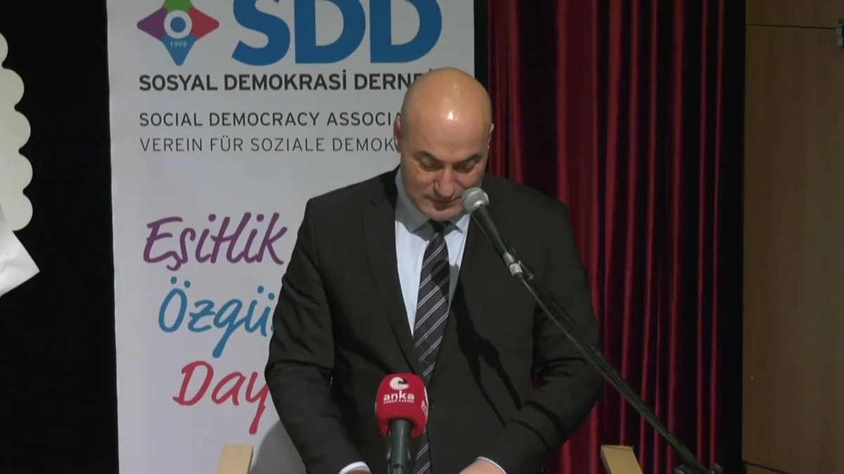 Fethi Açıkel: Türkiye\'nin Tüm Demokratları, Bu Kutuplaşma İklimini Sona Erdirmek İçin Birlikte Siyaset Üretiyorlar