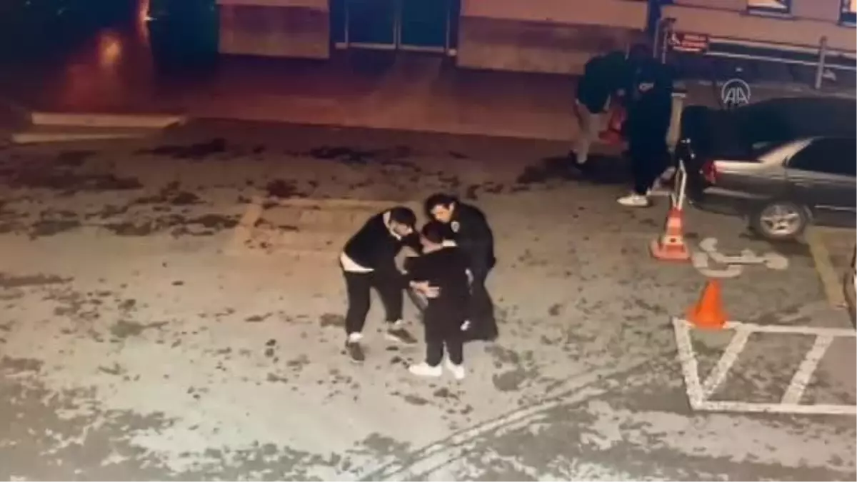 Hastanenin güvenlik görevlilerine silah çeken şüpheli ve beraberindekiler yakalandı