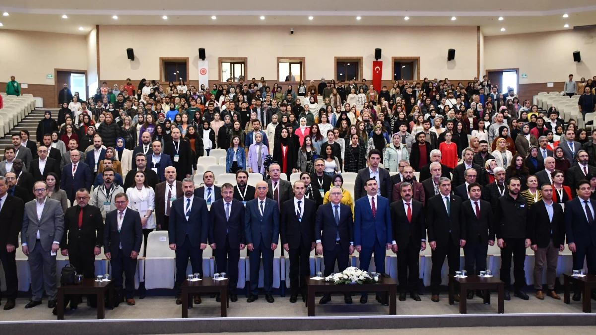 TDK Başkanı Gülsevin, Sivas Cumhuriyet Üniversitesinde sempozyuma katıldı