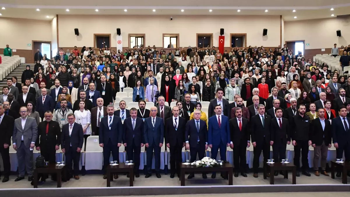 TDK Başkanı Gülsevin, Sivas Cumhuriyet Üniversitesinde sempozyuma katıldı