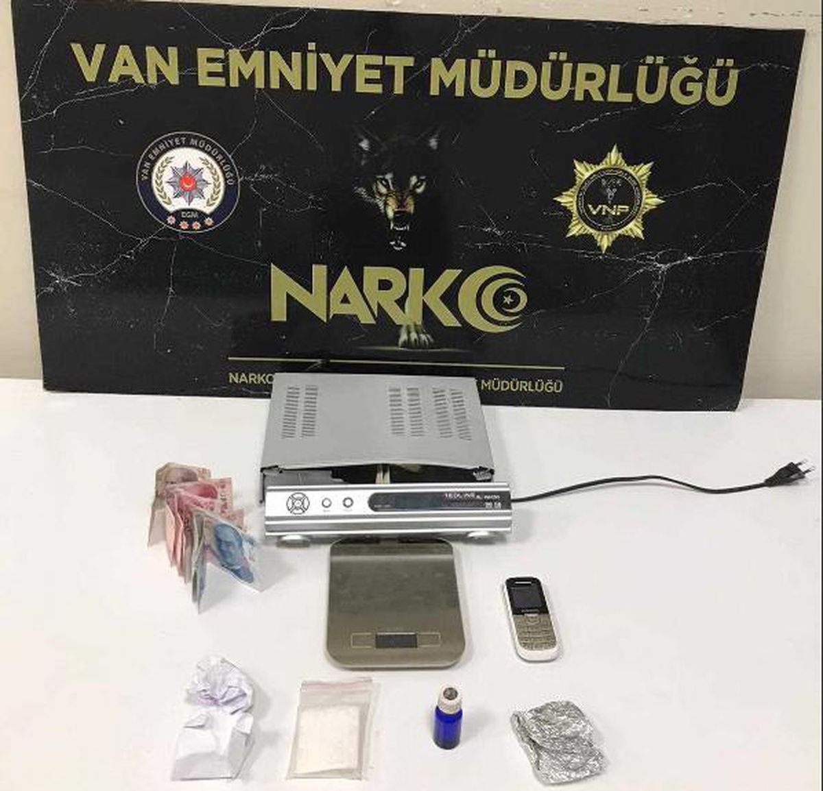 Van\'da uyuşturucu satıcılarına yönelik operasyonlarda 16 şüpheli yakalandı