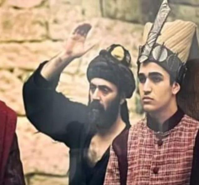 Yalı Çapkını'nın başrolü Mert Ramazan Demir, yıllar önceki görüntüleriyle gündem oldu