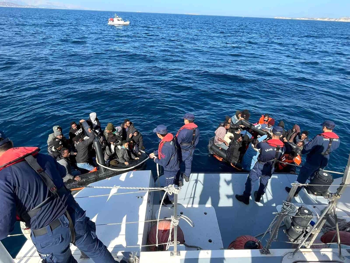 Yunanistan\'ın ittiği 193 düzensiz göçmen kurtarıldı