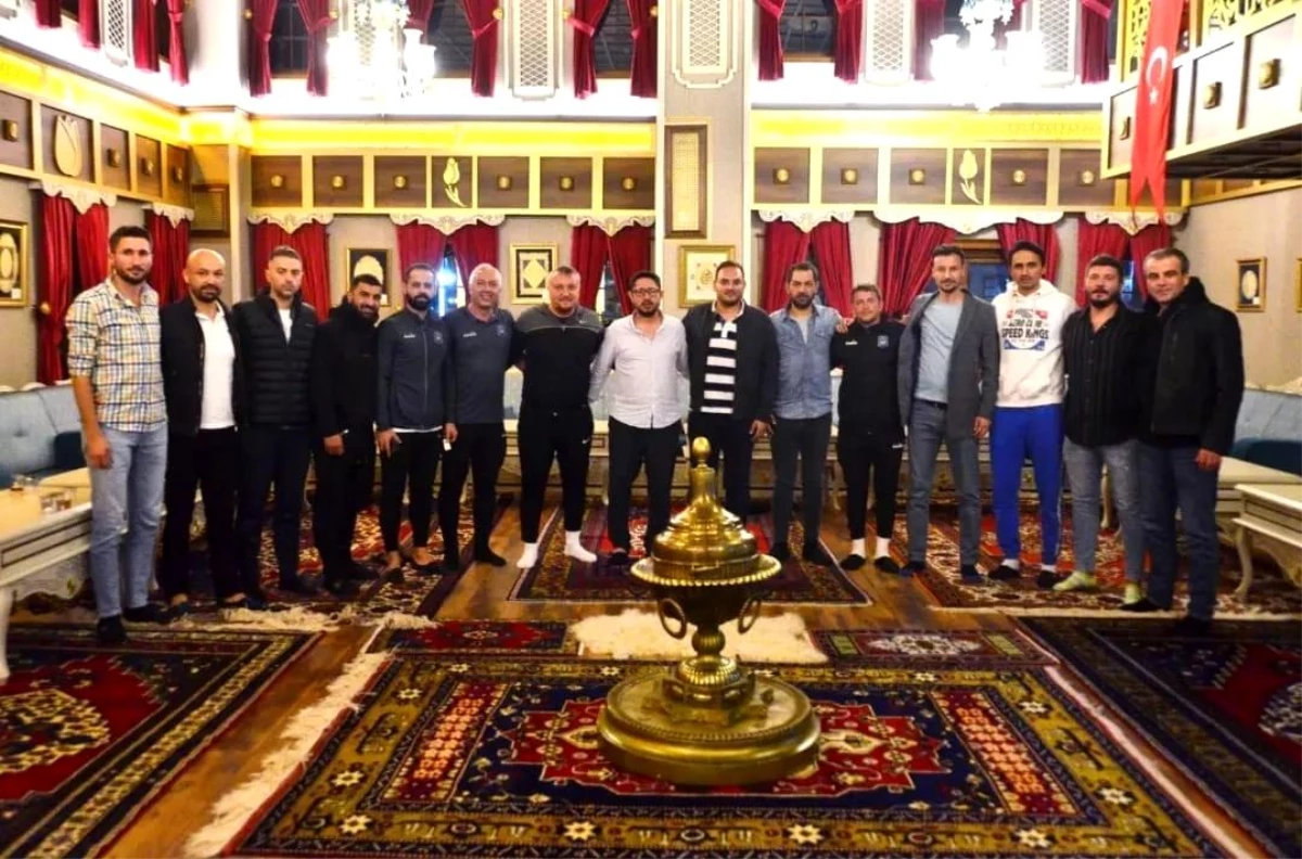 Yunusemre\'de futbol altyapı antrenörleri toplandı