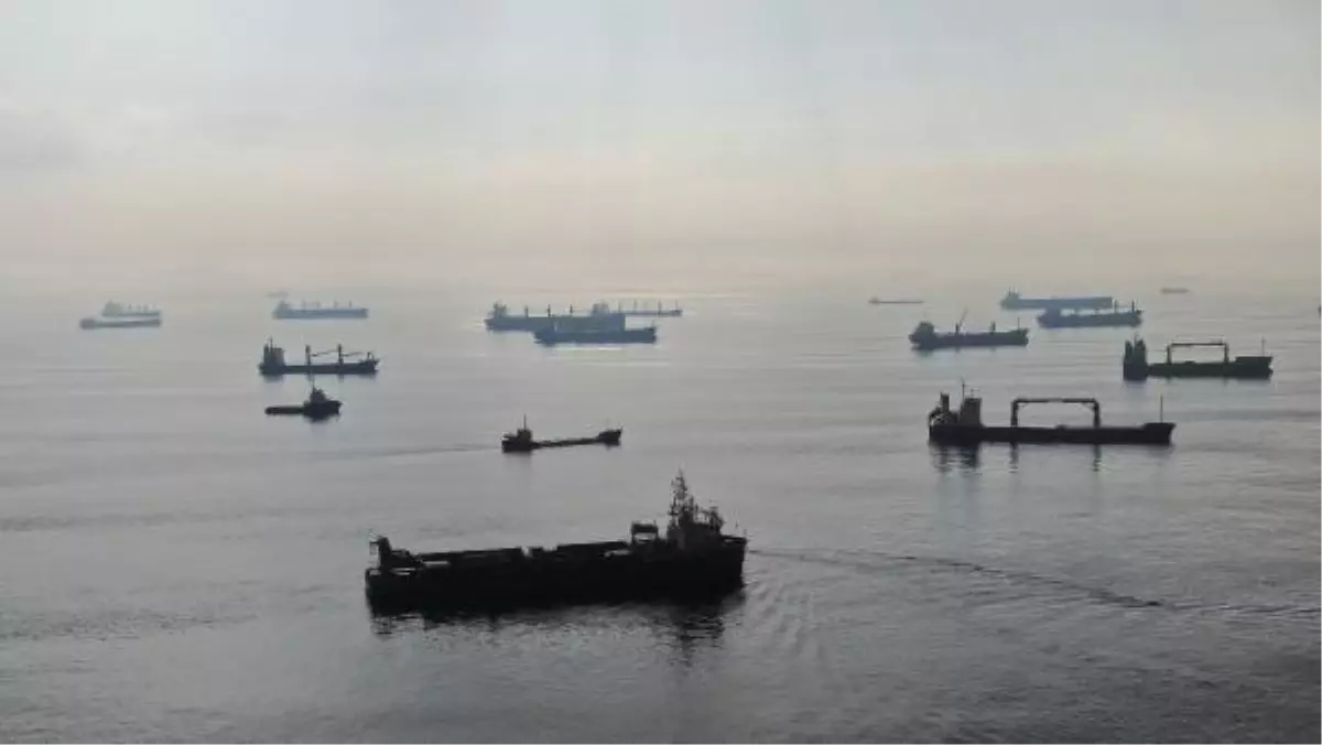 Zeytinburnu açıklarında gemi yoğunluğu