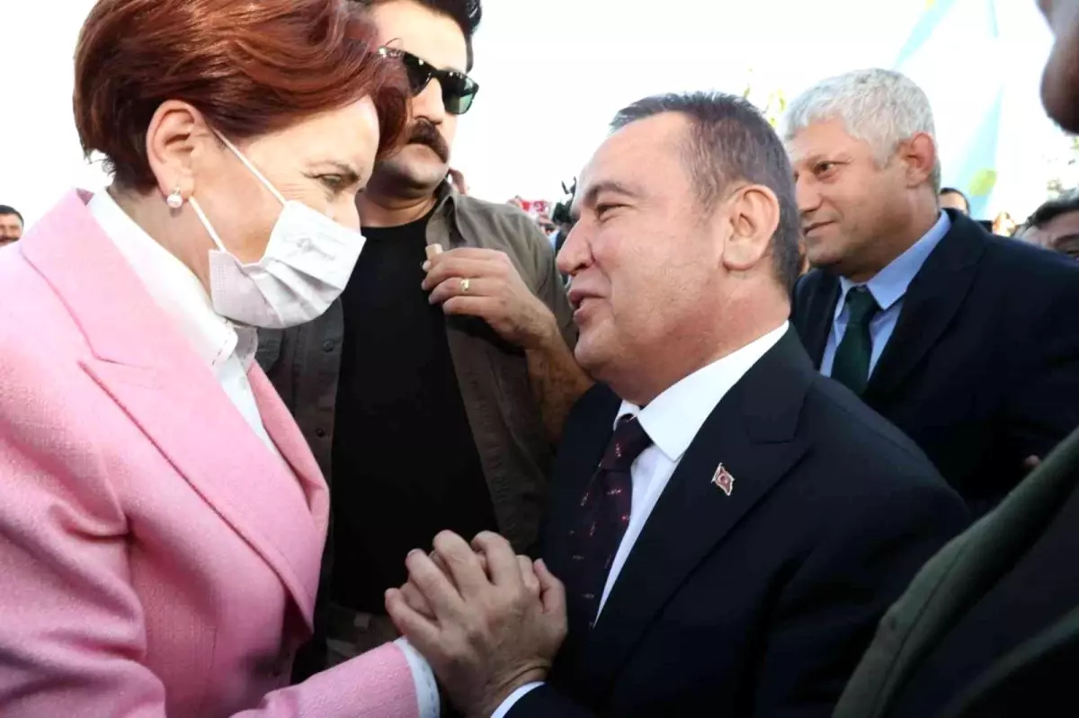 Akşener\'den Başkan Böcek\'e övgü