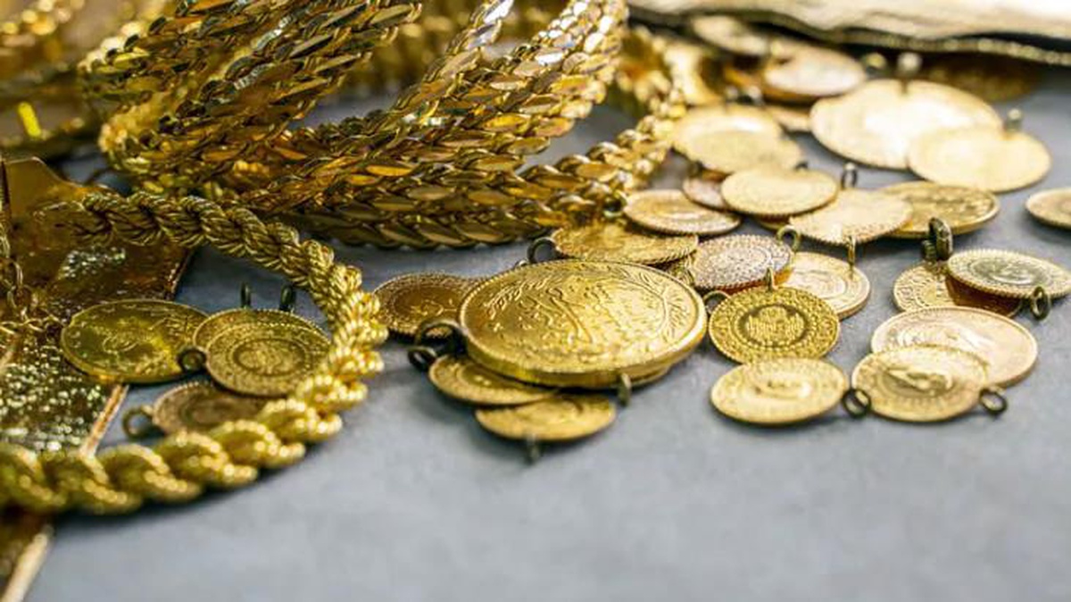 Güne düşüşle başlayan altının gram fiyatı 989 lira seviyesinden işlem görüyor