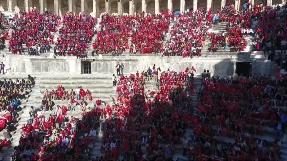 Aspendos Antik Tiyatrosu\'nda 6 bin öğrenci aynı anda kitap okudu