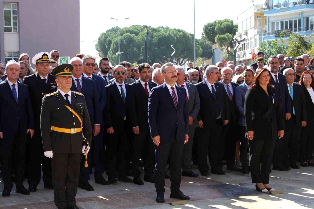 Aydın\'da 29 Ekim kutlamaları çelenk sunma töreni başladı