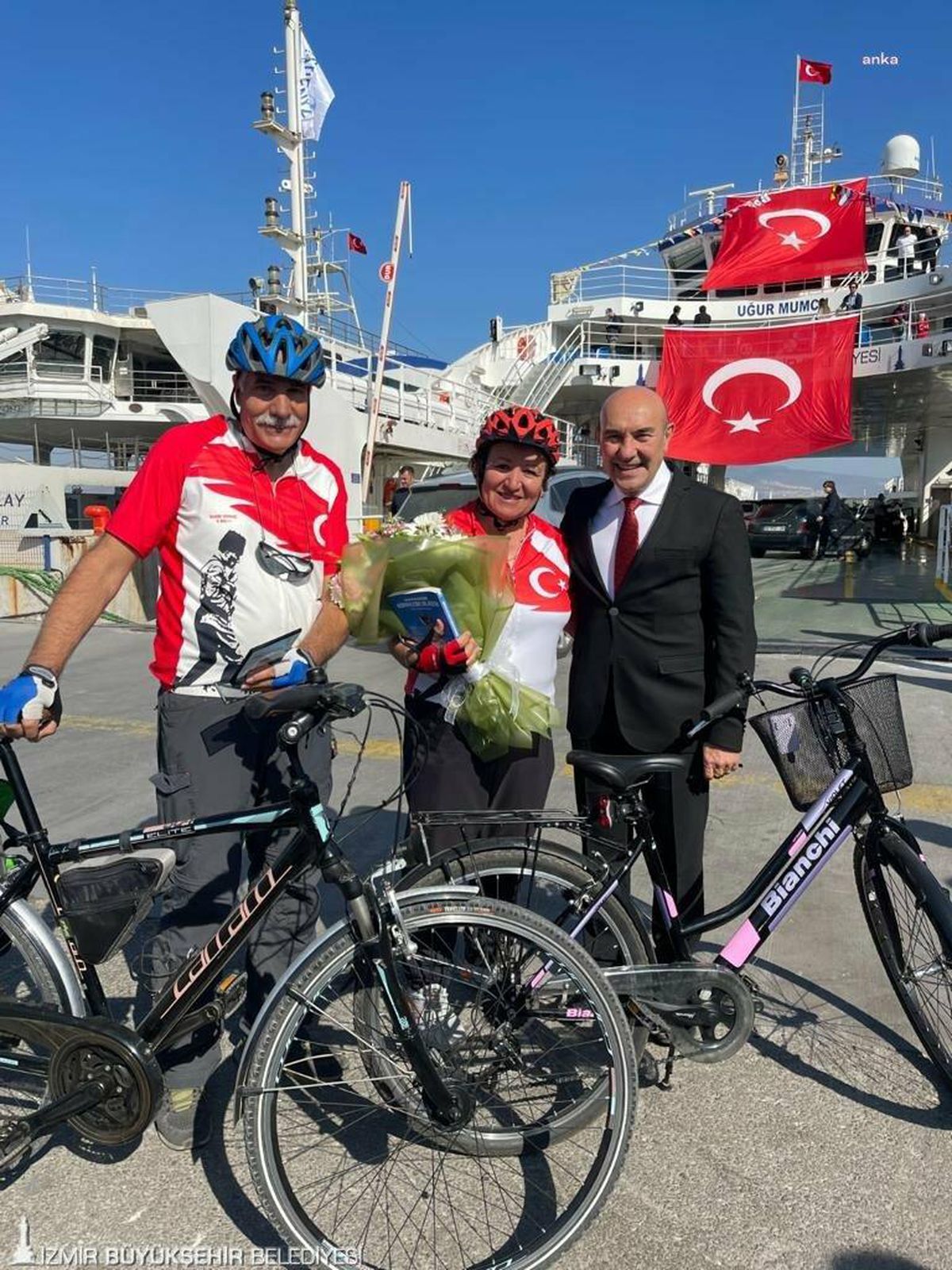 Başkan Soyer\'den 350 Bininci Bisikletli Yolcuya Sürpriz