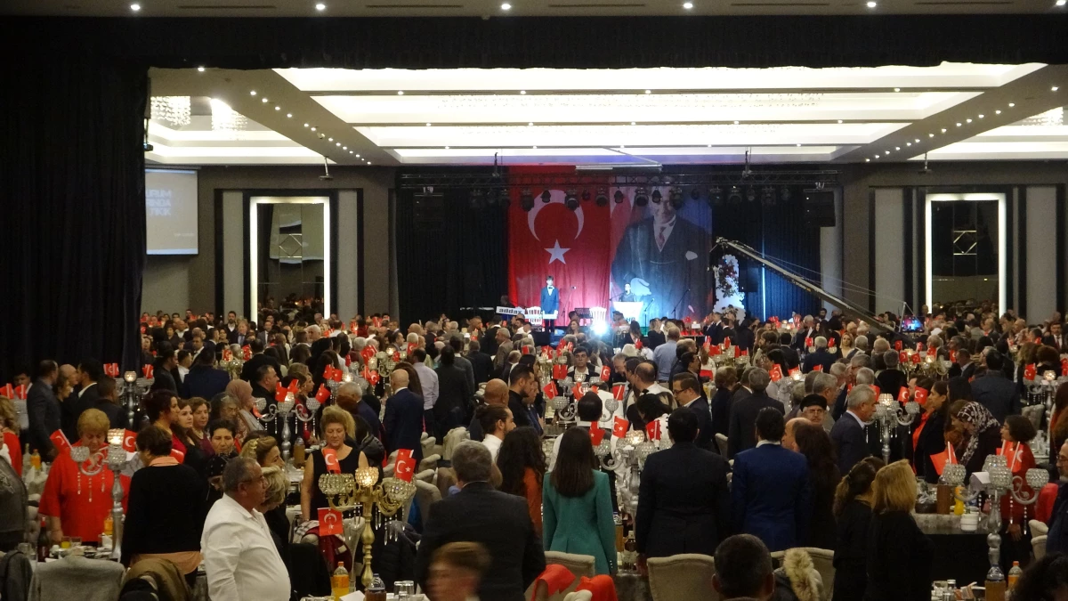 CHP Genel Başkan Yardımcısı Adıgüzel, Çorum\'da partisince düzenlenen Cumhuriyet Balosu\'na katıldı