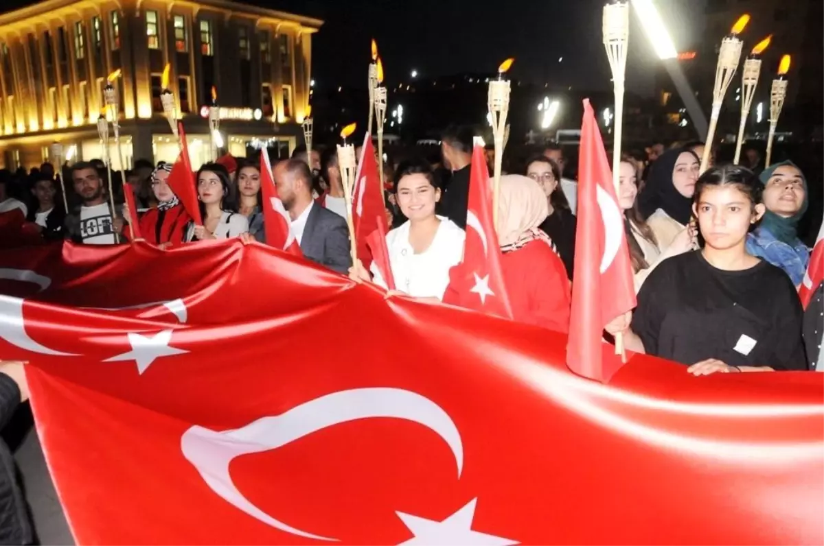 Cizreliler Cumhuriyet İçin Yürüdü