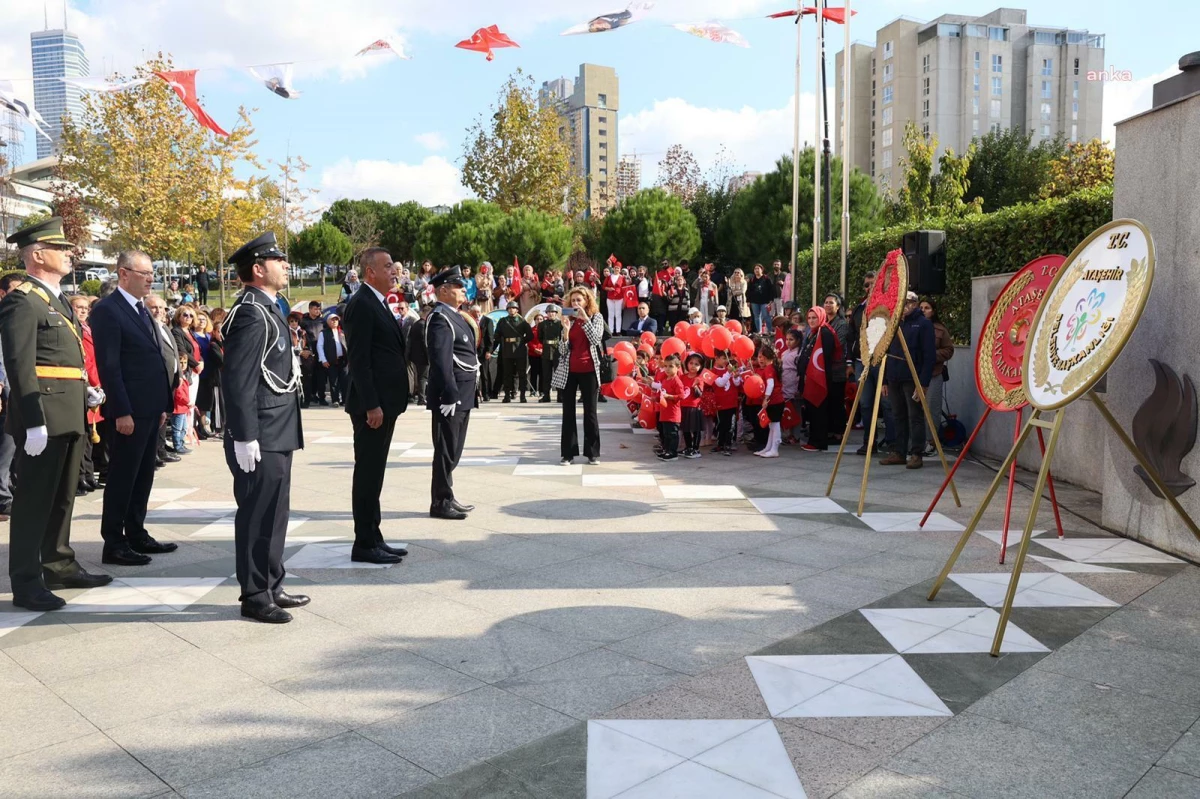 Cumhuriyetin 99. Yıl Coşkusu, Ataşehir\'de Çelenk Sunma Töreni ile Başladı