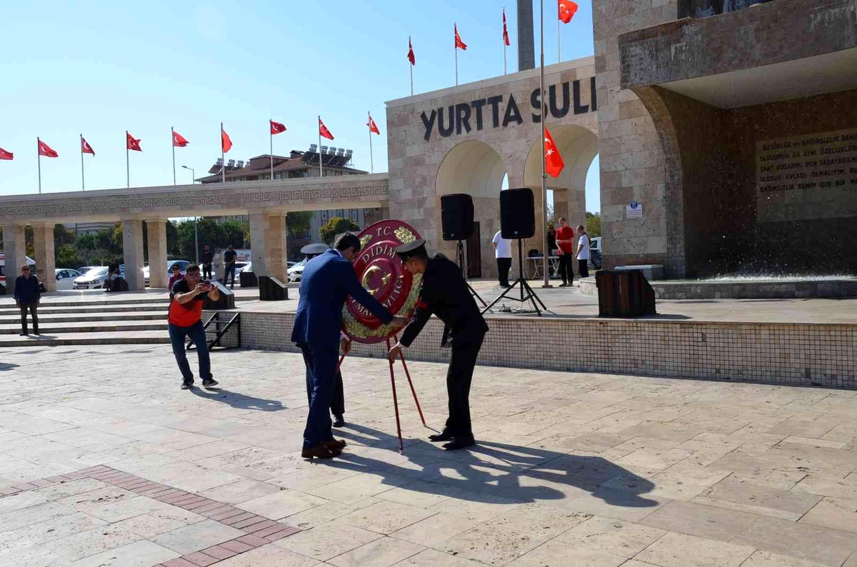 Didim\'de 29 Ekim kutlamaları çelenk töreniyle başladı