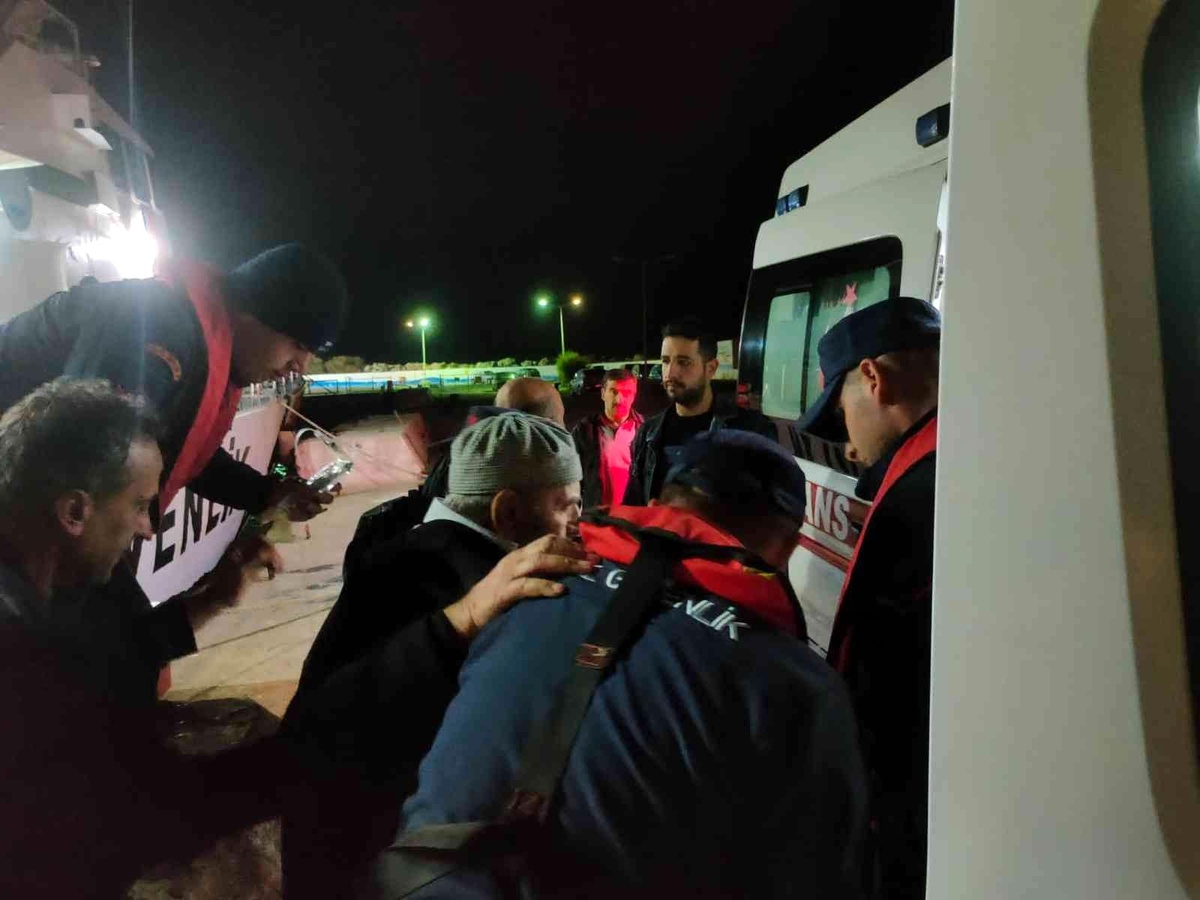 Gökçeada\'da rahatsızlanan vatandaş tahliye edildi