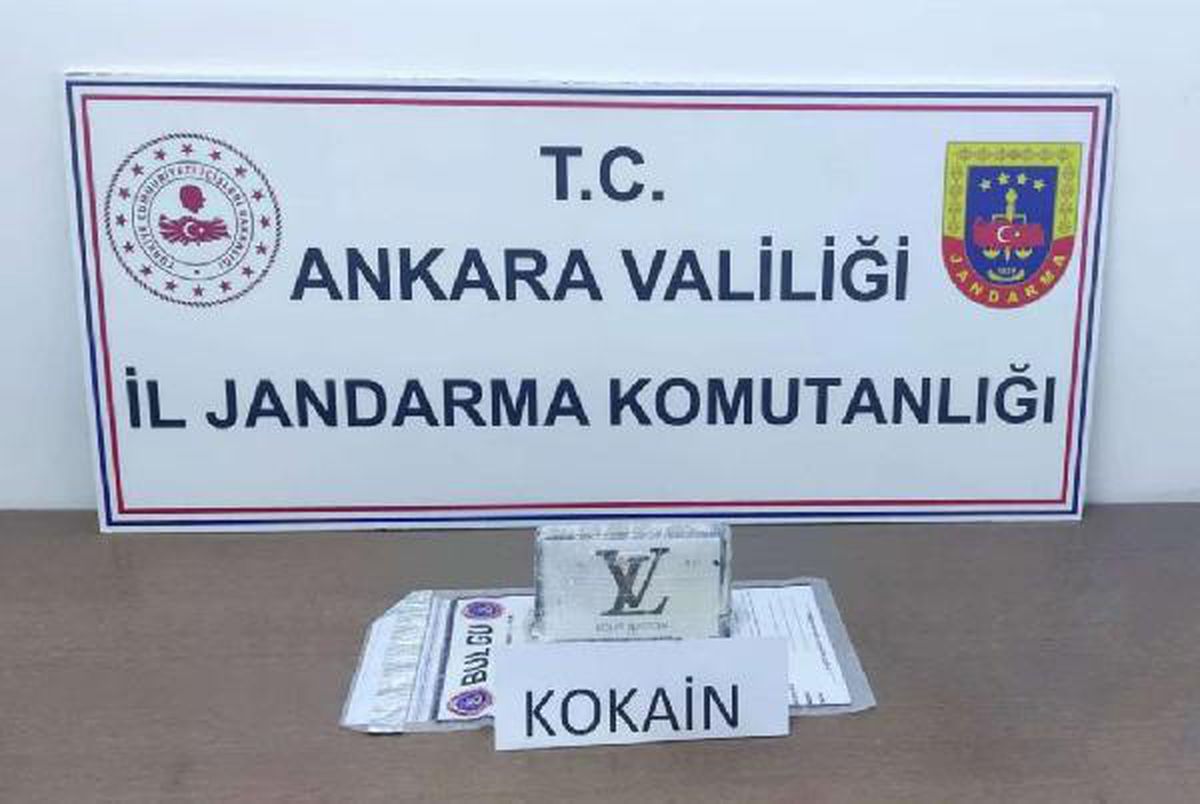 İstanbul\'dan Ankara\'ya 1 kilo 152 gram kokain getirdiler