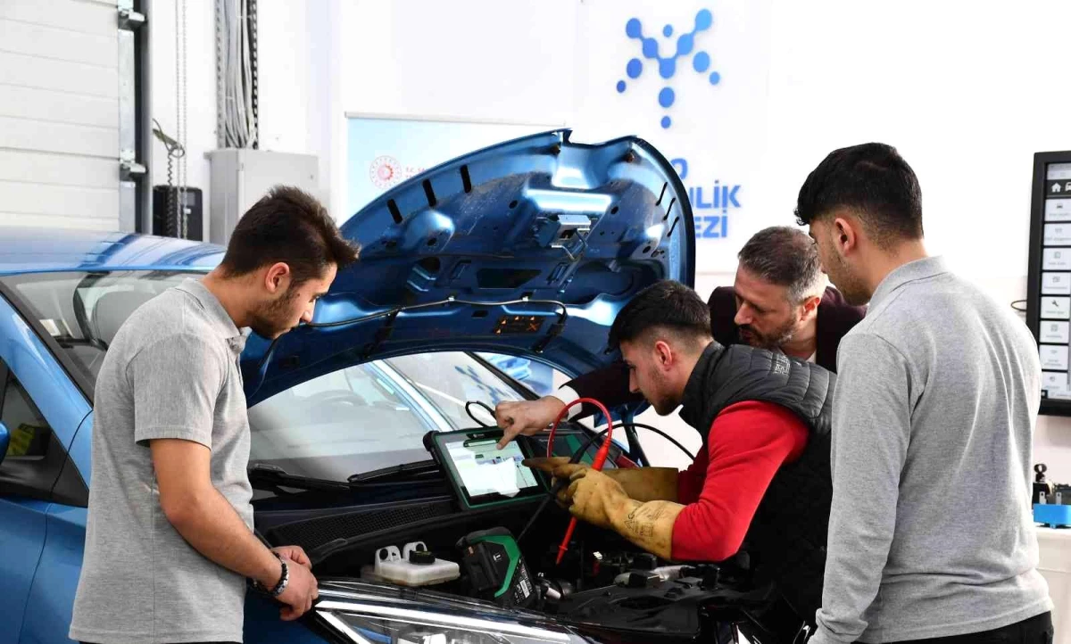 İTO yerli otomobil öncesi \'elektrikli araç tamiri\' için eğitim süreci başlattı