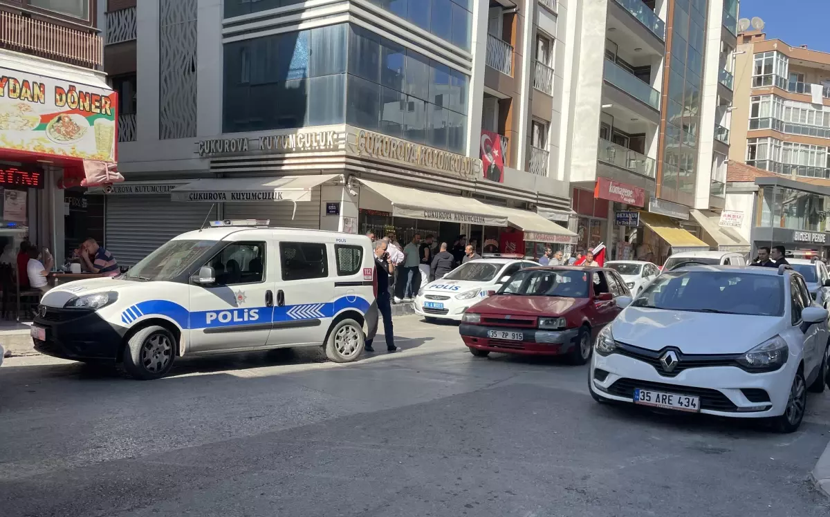 İzmir'de kuyumcu dükkanında çıkan kavgada 1 kişi bıçakla yaralandı