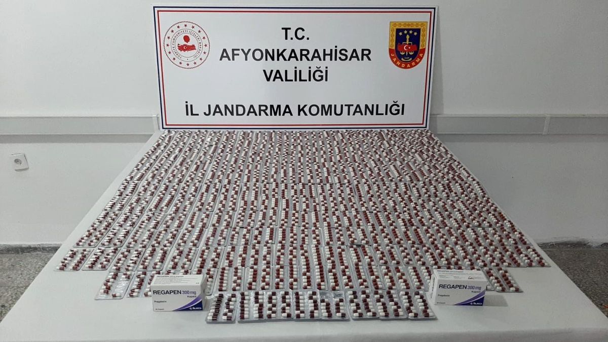 Jandarma durdurduğu araçta 7 bine yakın uyuşturucu hap ele geçirdi
