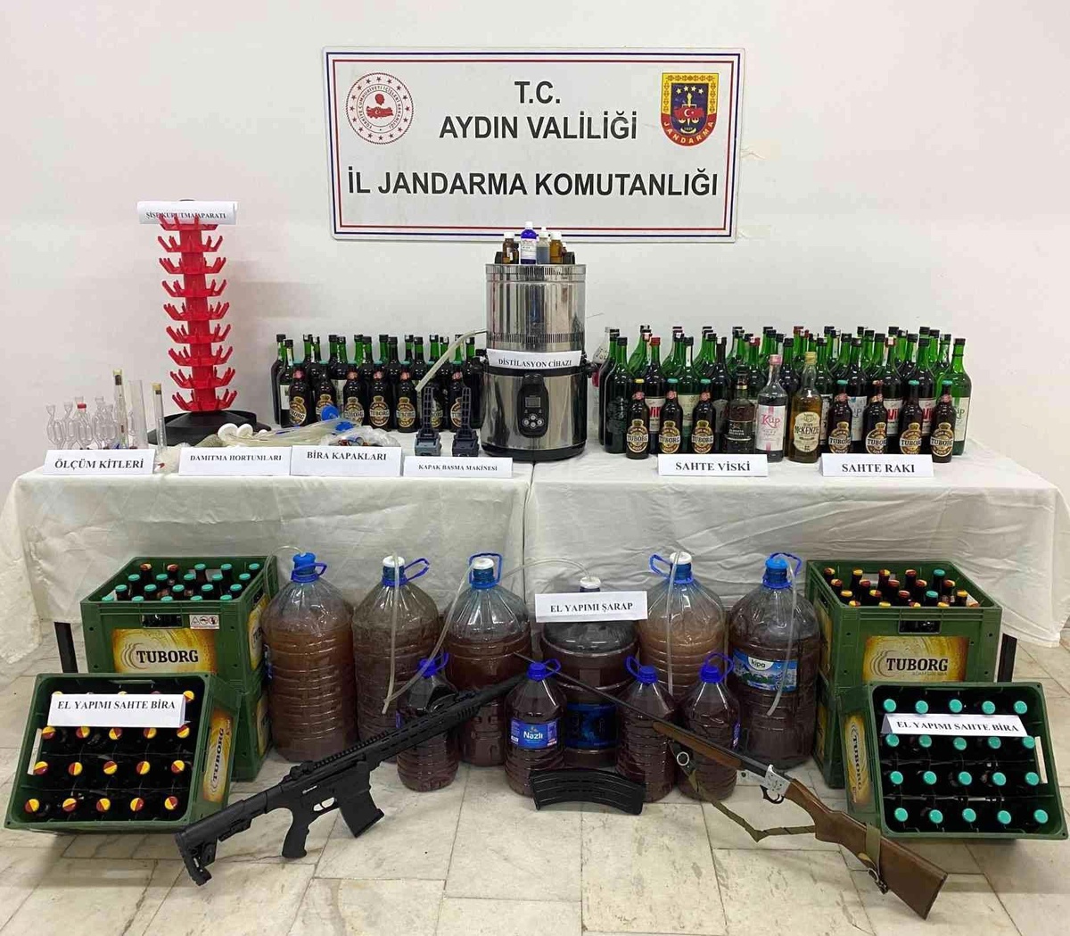 Jandarma ekipleri kaçak alkole geçit vermiyor