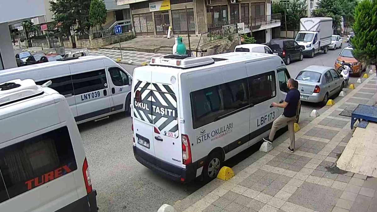 Kadıköy\'de 30 yıllık arkadaşına kurşun yağdırdı