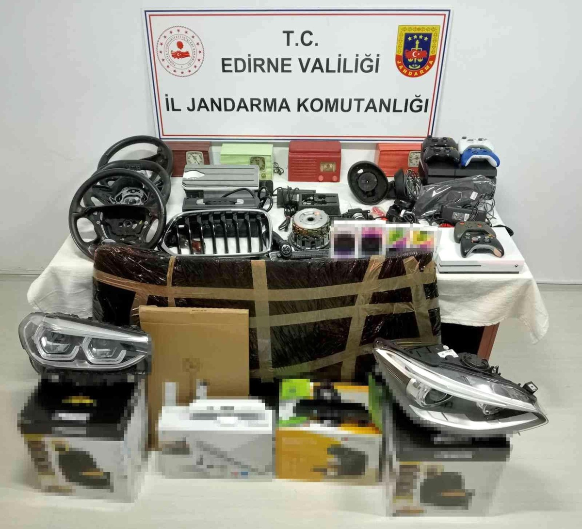 Kapıkule\'de kaçak oto parçaları ele geçirildi