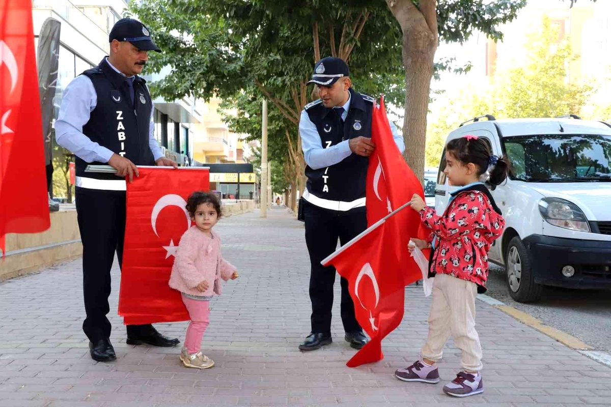 Karaköprü bayraklarla donatıldı