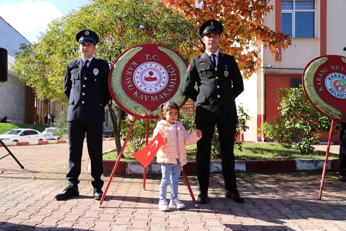 Karasu\'da 29 Ekim Cumhuriyet Bayramı çelenk töreni