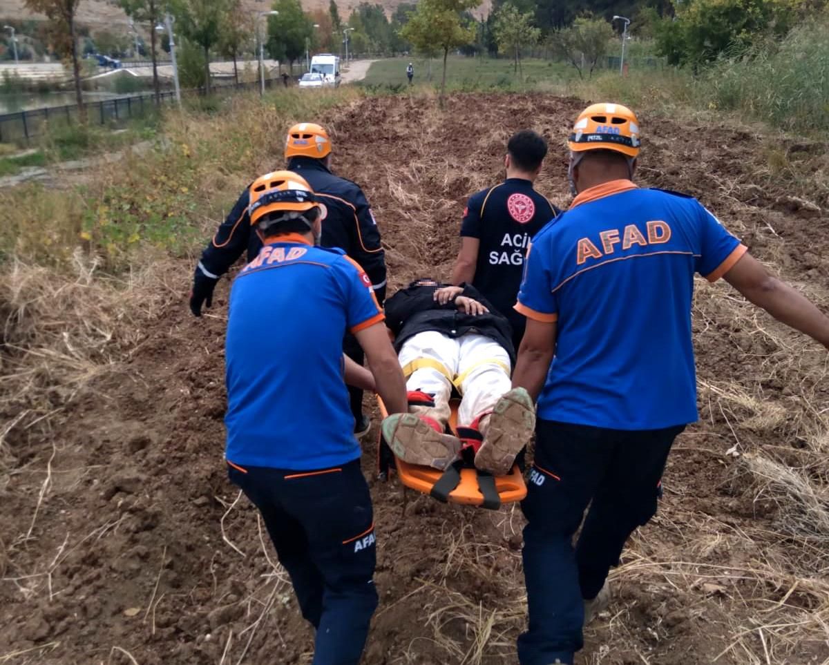Kayalıklardan düşen kadını AFAD kurtardı