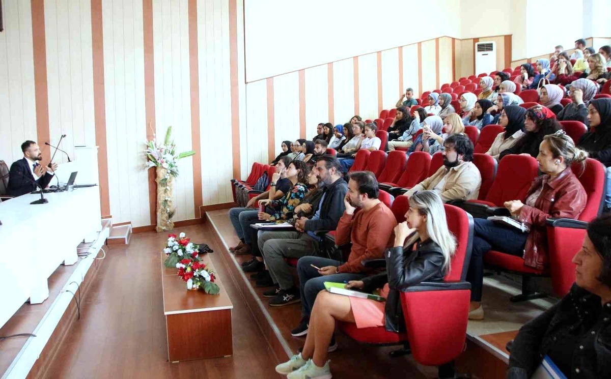 Kilis\'te İngiltere\'deki okulların yapısı ve işleyişi anlatıldı