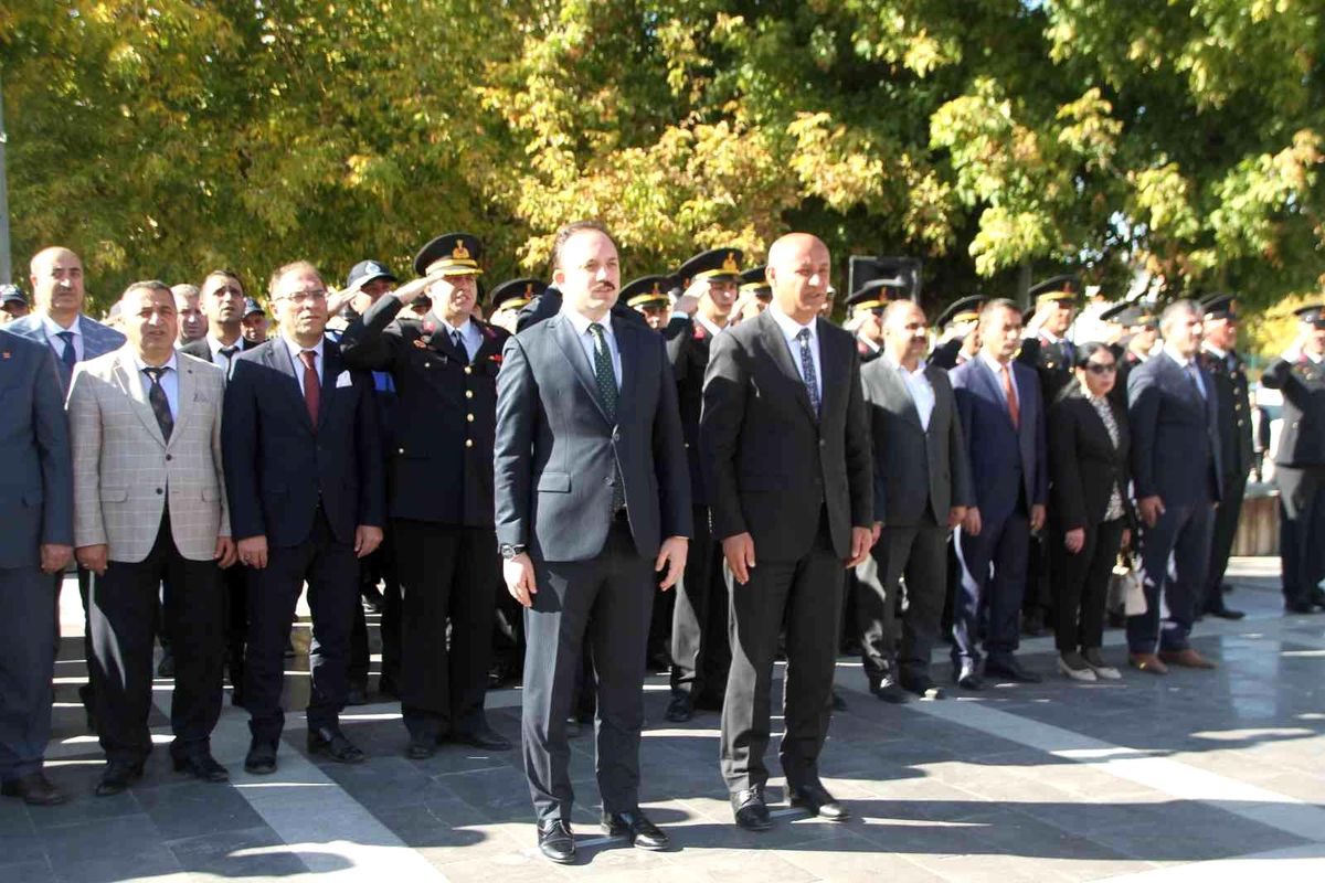Malazgirt\'te çelenk sunma töreni