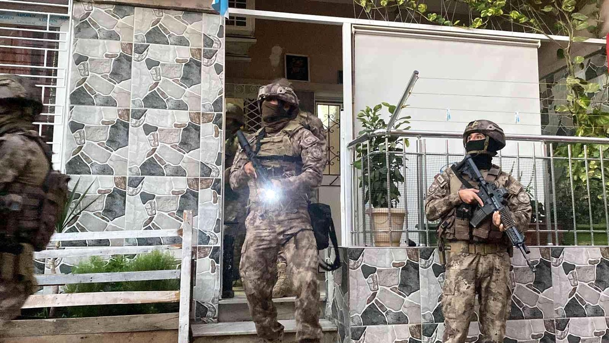Mersin\'de PKK ve DEAŞ\'a şafak operasyonu: 15 gözaltı kararı
