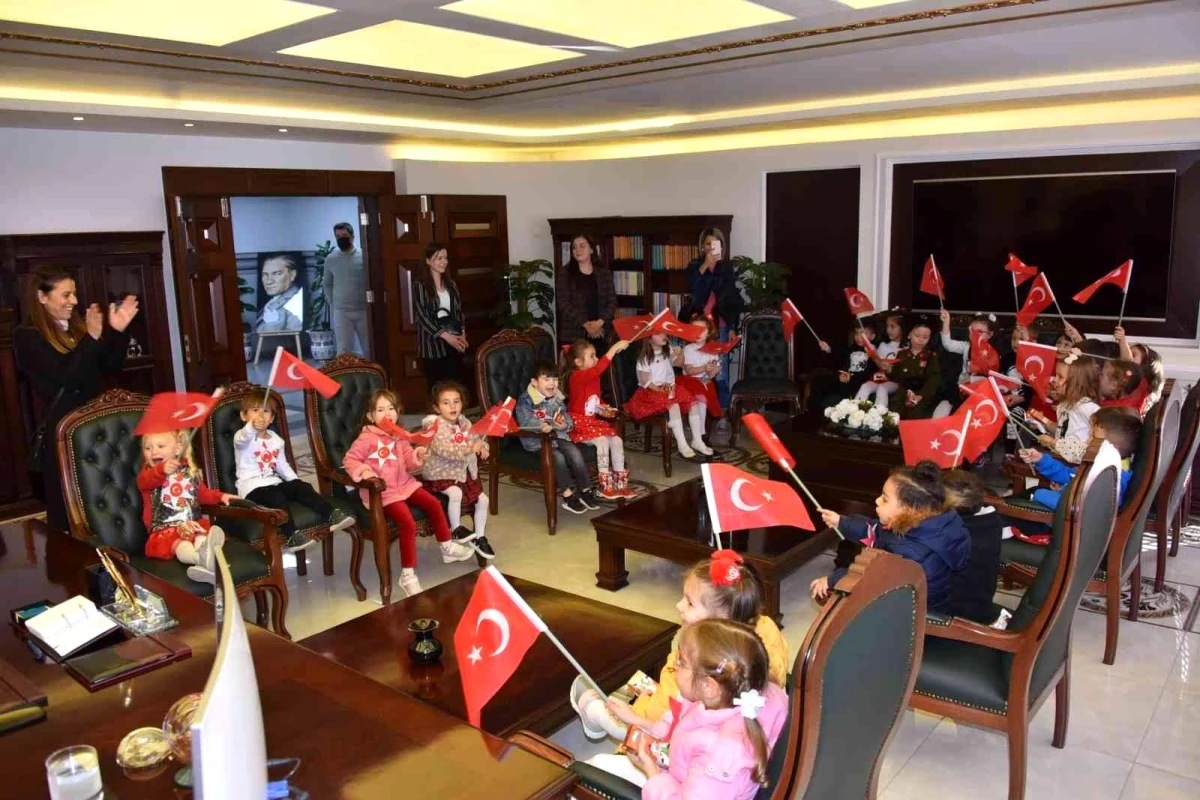 Miniklerden Başkan Bakkalcıoğlu\'na bayram kutlaması