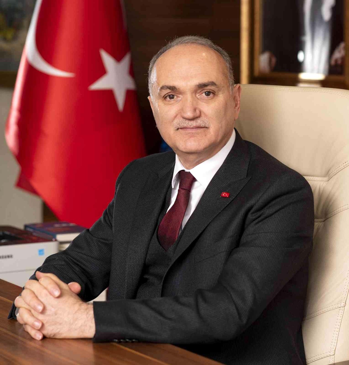 Özlü "Bugünü, büyük bir gururla kutluyoruz"